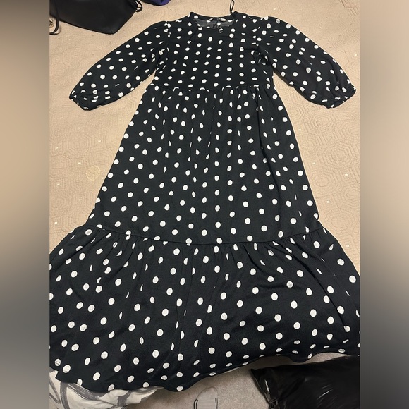 Dress for Europe - Picture 2 of 2